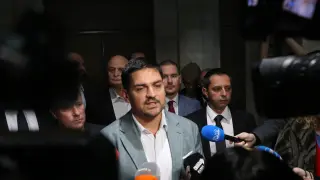 Радостин Василев: Срамно е парламентът да пази човек, хванат със 100 хил. белязани пари