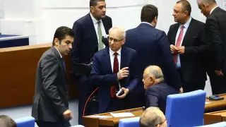 Един от създателите на „Промяната“ предрече разпад и посочи 2 партии, които са наказанието на народа ни