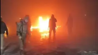 Запалиха гроба на бащата на Башар Асад в родното му село ВИДЕО