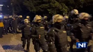 В Белград ври и кипи, полиция изведе Вучич от президентството ВИДЕО  