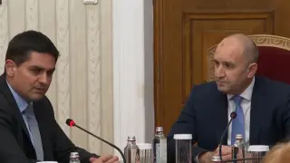 Радостин Василев свали картите пред президента, готов е на компромис със...