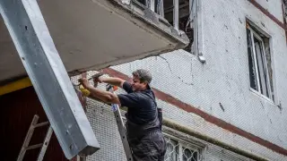 Мъж под наем в Украйна: Как се промени пазарът под куршуми и снаряди