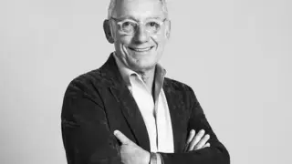 Светът на модата осиротя: Загина основателят на световна верига за дрехи