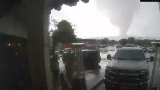 Чудо невиждано: Буря торнадо помете Калифорния ВИДЕО 