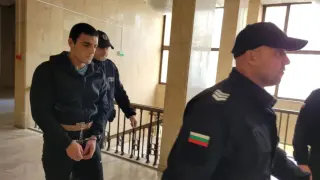 Близките на загиналите полицаи гледаха ужасяващи кадри от катастрофата с автобуса в Бургас