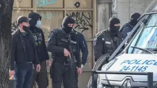 Въоръжени спецчасти излизат по улиците на Бургас