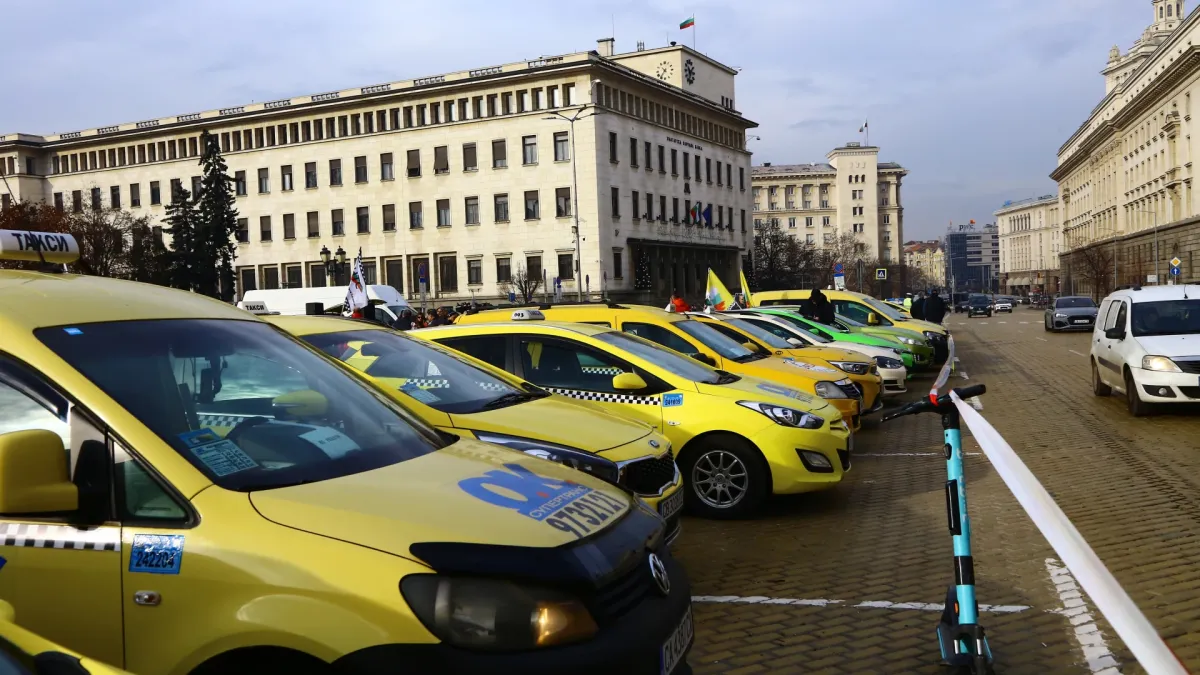 Край на хартиените картончета: Важна промяна за такситата в София