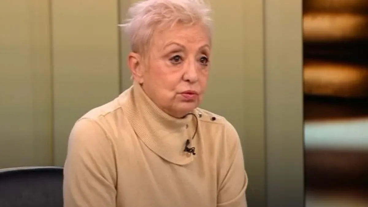 Диана Дамянова смаза Петков: Като разбиваха Конституцията с чукове си имаха доверие!