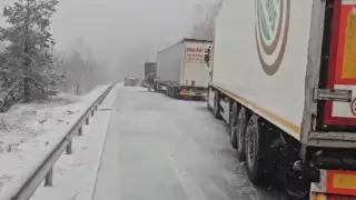 Снежен ад и на АМ "Хемус", няма минаване СНИМКИ