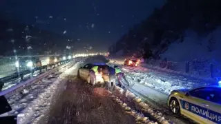 Цяла България говори за тези полицаи, ето какви ги свършиха насред ада на "Тракия" СНИМКА 