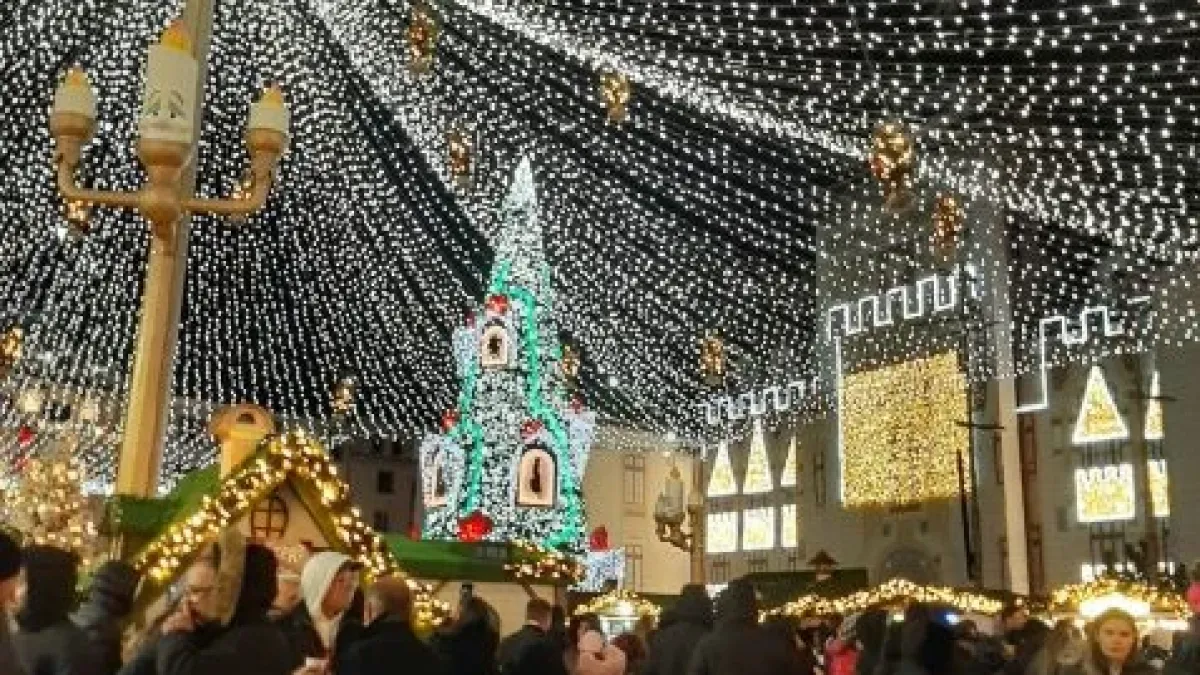 Българи "щурмуваха" коледния базар в Крайова СНИМКИ