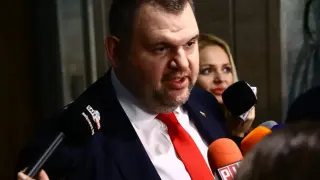 Пеевски: КЕВР да се събудят и да задължат ЕРП-тата да пуснат тока! Хората неустойки не ги топлят