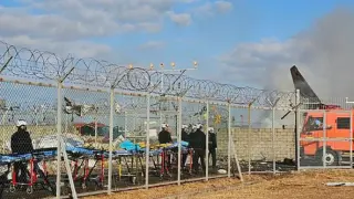 Долетя най-черната вест за разбилия се самолет в Южна Корея, чудо за двама от пътниците! ВИДЕО