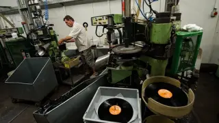 Нова фабрика у нас възражда легендарна мода