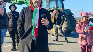 Протест затвори ключов път заради Фермата на смъртта СНИМКИ