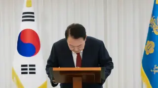 Нов удар за отстранения президент на Южна Корея 