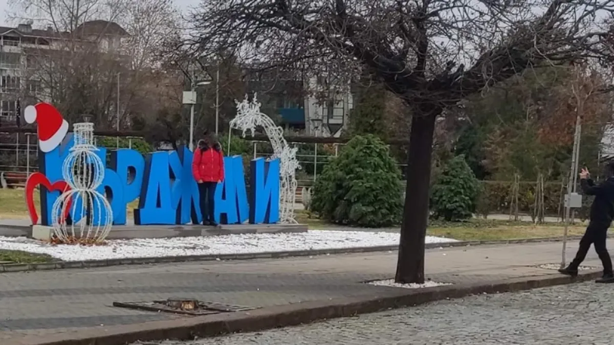 Паника в Кърджали: Задушлива миризма мори хората - повръщат по улиците!