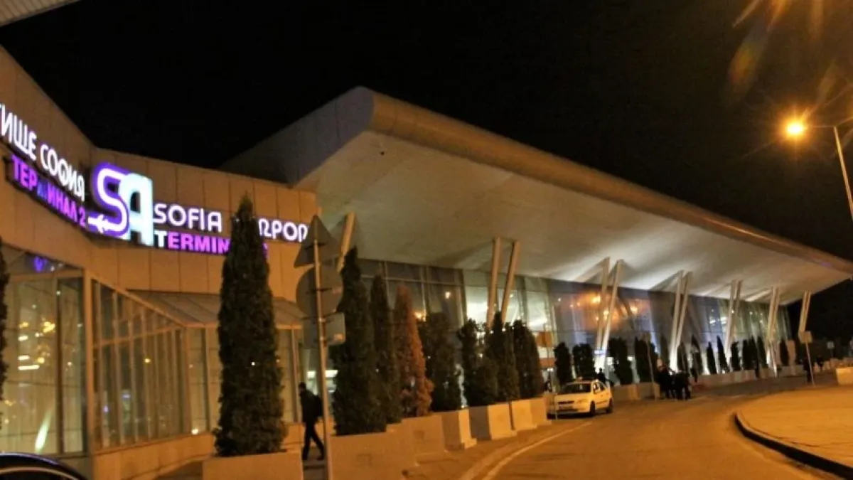 Драмата с дрона на Летище София продължава, полицията погна...