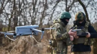 Обстрел преди парада за 9 май: Дъжд от дронове в Москва предизвикаха хаос на летищата