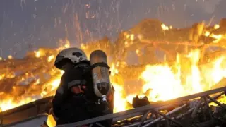 2-г. дете пострада при пожар, разиграват пожарникари с фалшиви повиквания