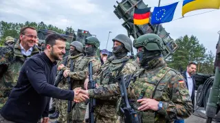 Германците се тикат в Украйна: Там трябва да има наши войници 