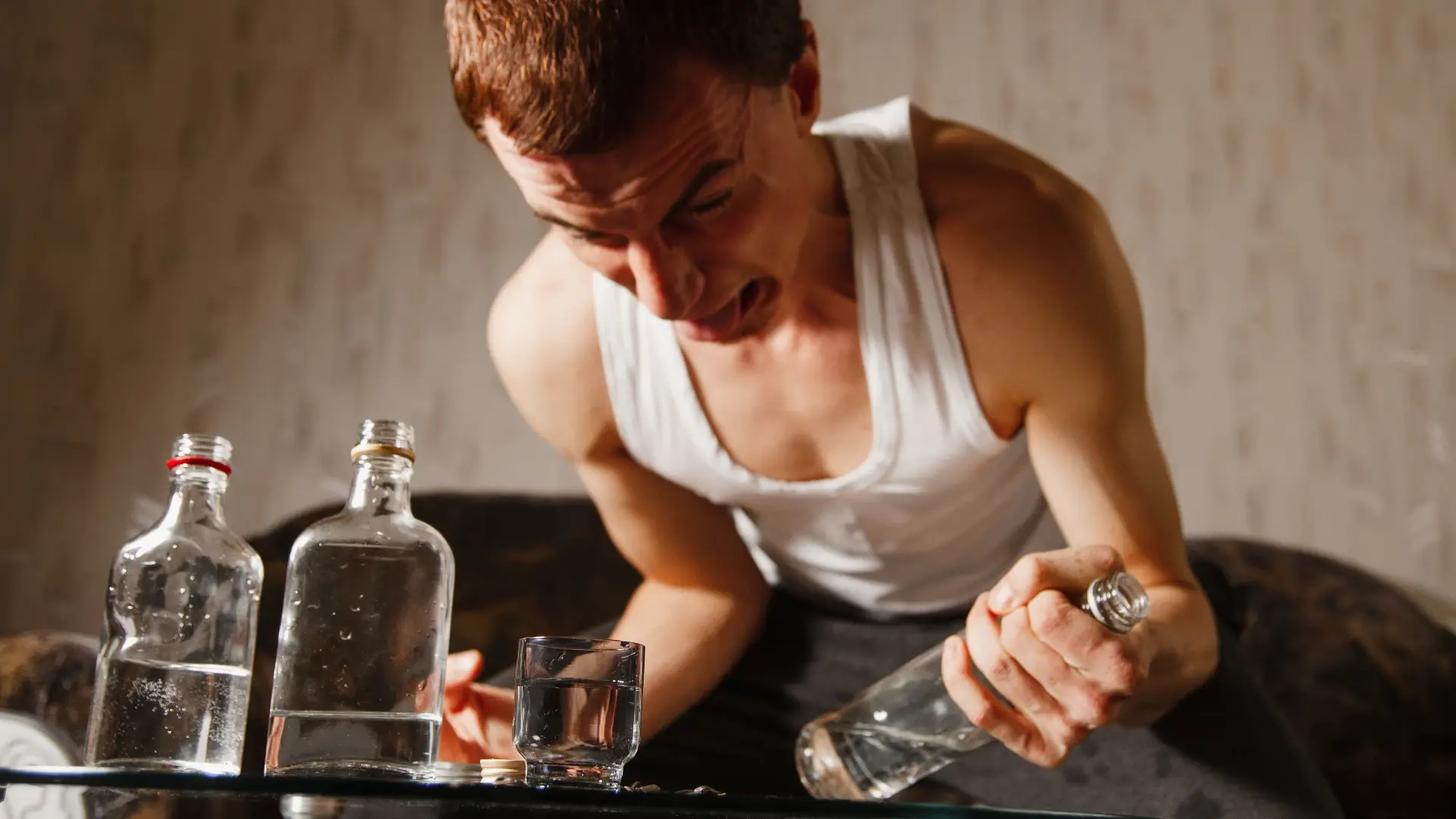 "Ку*ва, спиш с шофьори": Пиян скочи да бие жена си пред джамията