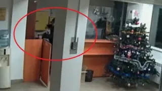 Пуснаха от ареста мъжа, налагал със стол охранител от Спешна помощ 