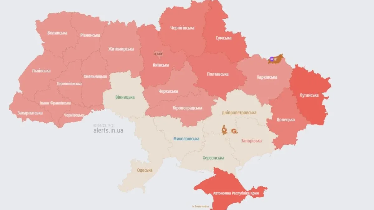 Сирени вият в Украйна, експлозии отекнаха в Чернигов и Суми КАРТА 