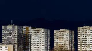 Двойка крещи, псува и стреля с газов пистолет от 14-ия етаж на блок в столични ж.к. „Люлин 5“