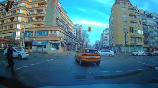 Шофьор наглее пред полицаи в София, униформените шокираха с действия ВИДЕО
