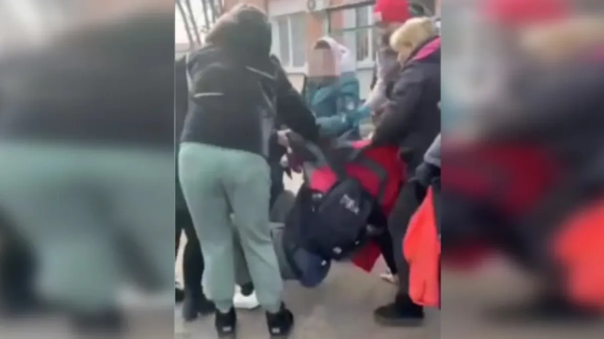 Минувачи попречиха да мобилизират мъж в Запорожие ВИДЕО
