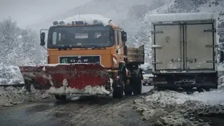 Снежен ад затрупва гърците, има забрани за пътуване до Северна Македония