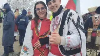 "Мъж на място" смая всички с постъпката си на кукерския фестивал „Симитлия" СНИМКИ