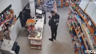 Търсят под дърво и камък 27-г. мъж, цели 14 пъти направил немислимото 
