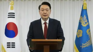 Парадокс: Увеличиха заплатата на отстранения президент на Южна Корея