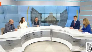 Анализаторите категорични: Хлабаво правителство, а Радев потрива доволно ръце