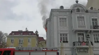 Ексклузивно в БЛИЦ! Извънредна ситуация в центъра на Пловдив, паниката е голяма ВИДЕО