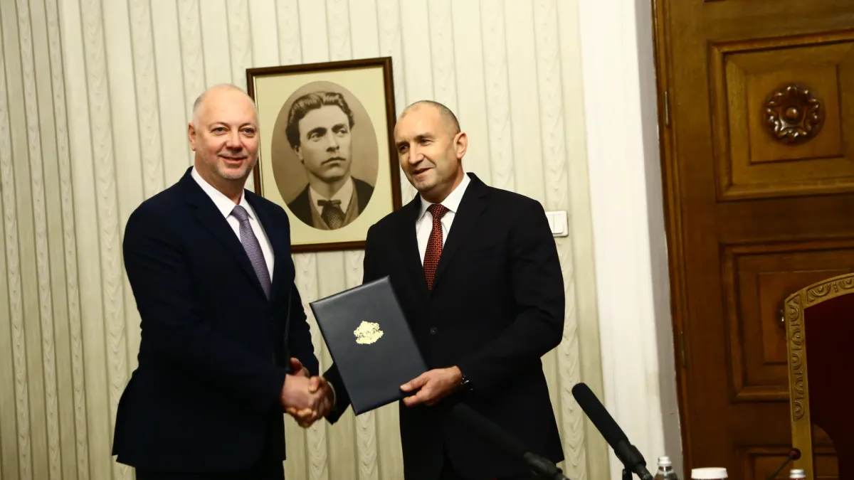 Румен Радев с план за бутането на кабинета "Желязков", чака това!