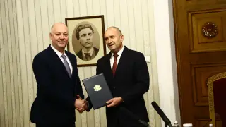 Румен Радев с план за бутането на кабинета "Желязков", чака това!