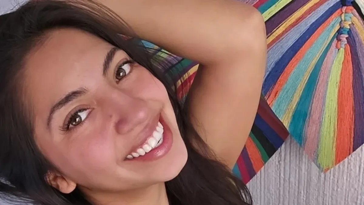 Жена се съблече гола пред очите на много минувачи ВИДЕО 18+