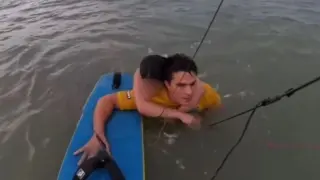 Драматичен момент: ВИДЕО запечата как кайтсърфист спаси давещо се момиче