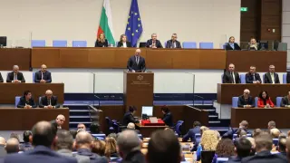 Футболен шеф сяда в стола на Томислав Дончев 
