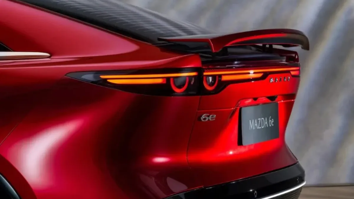 Променена до неузнаваемост: Дебютира новата Mazda 6 СНИМКИ