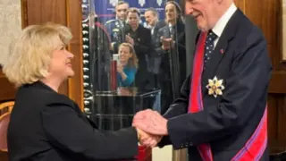 Голяма чест за Симеон, връчиха му...