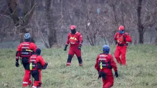 Кошмарен инцидент: Майка влезе в реката с малкото си момиченце, водата го отнесе СНИМКИ
