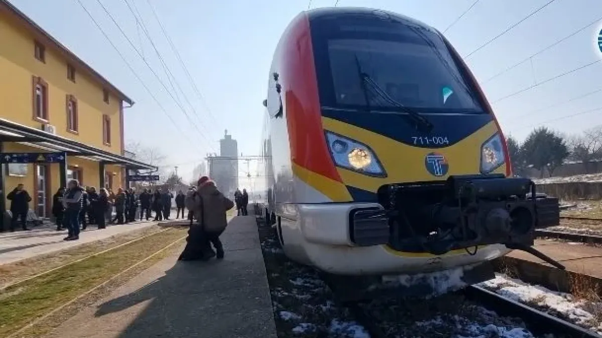Разгеле! Македонците пуснаха първата отсечка на ж.п. линията към България ВИДЕО