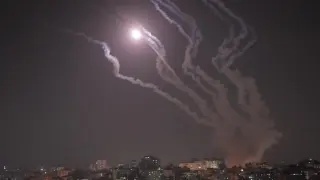 Сирени за тревога в Израел часове след като одобриха сделката за мир с „Хамас“