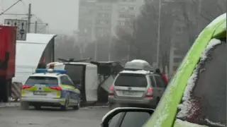 Карам, завивам, удрям: В София е като на блъскащи се колички, катастрофите са навсякъде СНИМКИ