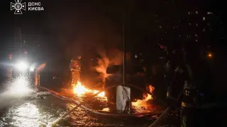 Зеленски показа последствията от смъртоносен удар по Киев ВИДЕО 
