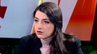 Едно си Лена знае, едно си бае, но мълчи като риба за разкритията на Пеевски